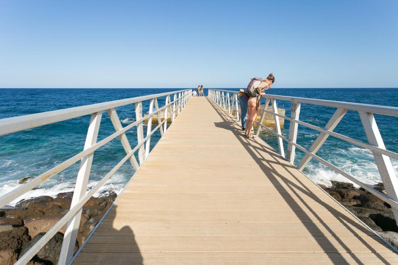 Home2Book Stunning Beachfront House With Sea Views กันเดลาเรีย ภายนอก รูปภาพ