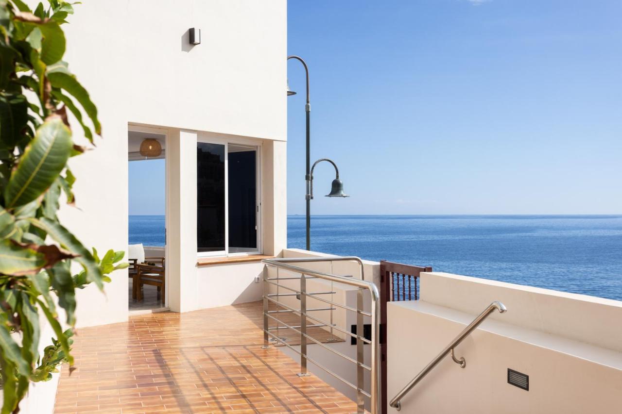 Home2Book Stunning Beachfront House With Sea Views กันเดลาเรีย ภายนอก รูปภาพ